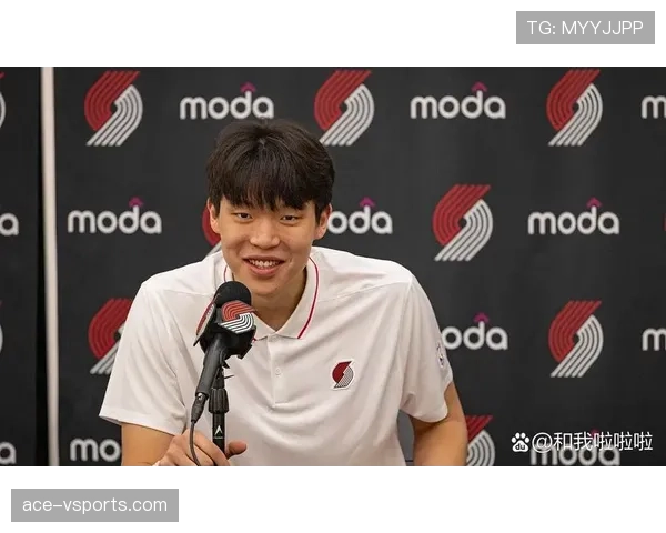 杨瀚森训练完直接啃鸡胸肉，这自律程度真的服了